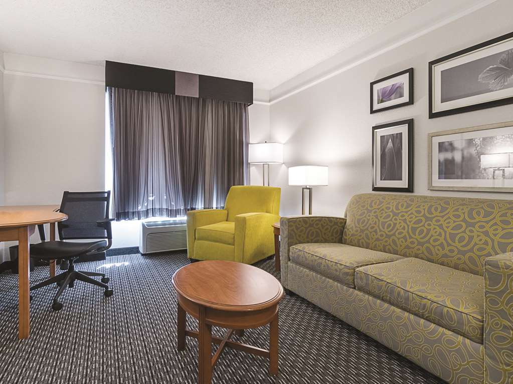 La Quinta Inn & Suites By Wyndham Ontario Airport Phòng bức ảnh